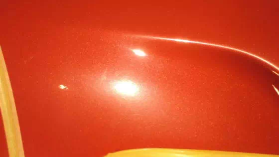MINI COOPER S<br>
          キレイに見えていても強い光源下では粗い磨きによるクロスハッチの様な痕が確認されました。塗装面がボケてライトの映り込みが悪いです。 この様な場合は新車コース　LEVEL2がお勧めです。