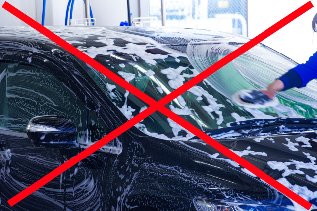 洗車グローブ・ムートン・マイクロファイバータオルでの洗浄はお控えください。