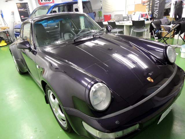 2013/9 ポルシェ・911 Jubilee 911生誕30周年記念車で世界限定911台生産、そして日本に20台正規輸入されたもののうちの１台。 最終９６４  カレラ４をベースに ターボルックボディーでビオラメタリックと言う限定色です。