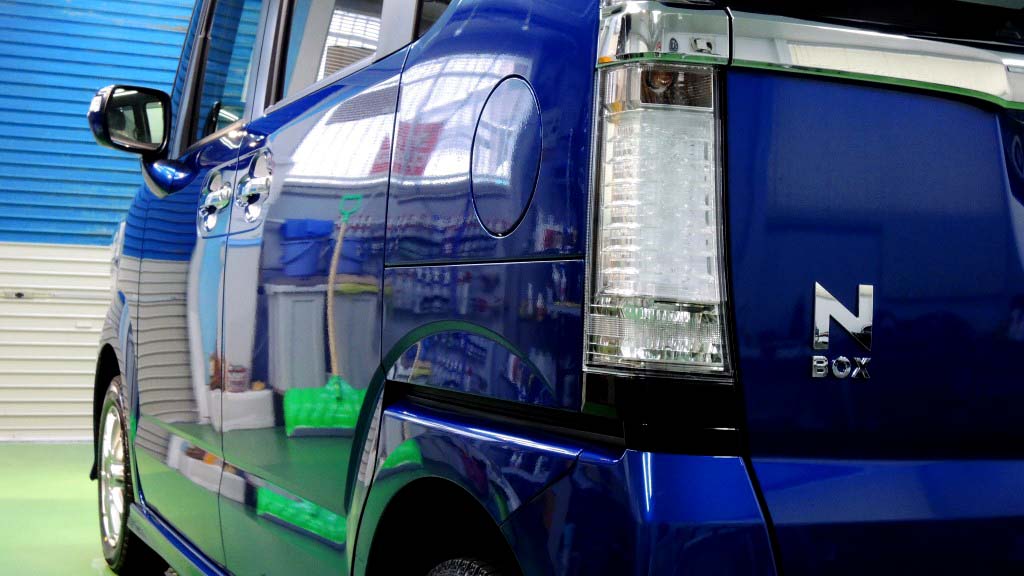 2014/12 ホンダ・N-BOXカスタム（プレミアムダイナミックブルー