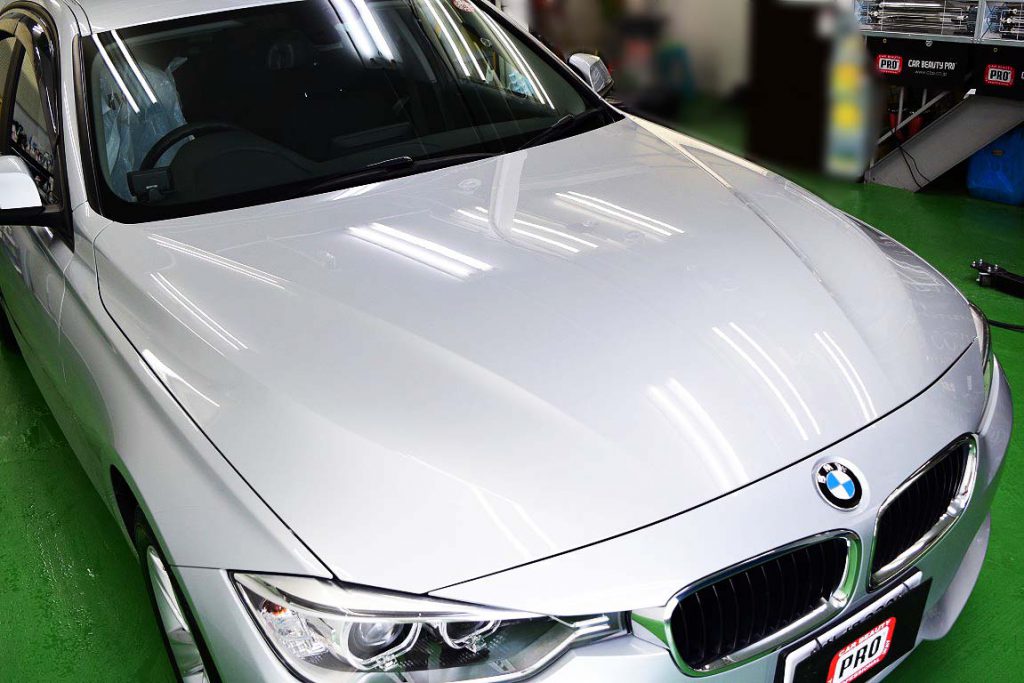 「シルバーグレイ」　F30 グレイシャーシルバーメタリックのBMW F30にコーティング