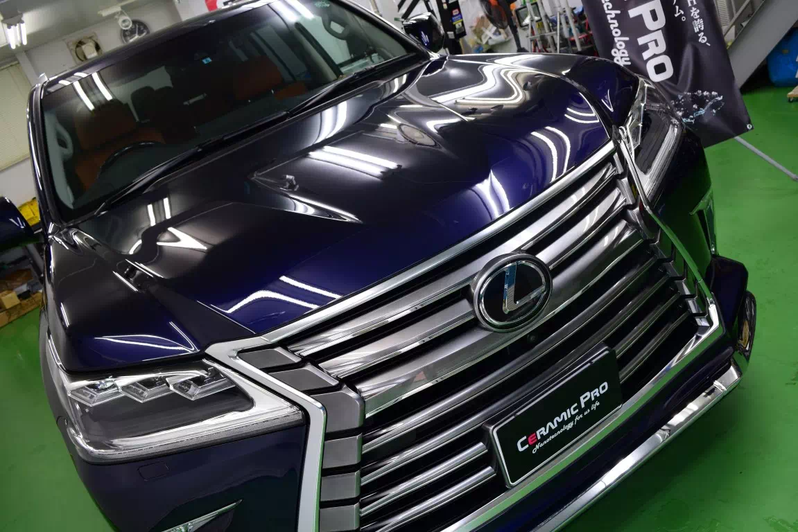 研磨後にセラミックコーティングを施工したレクサスの深い艶感