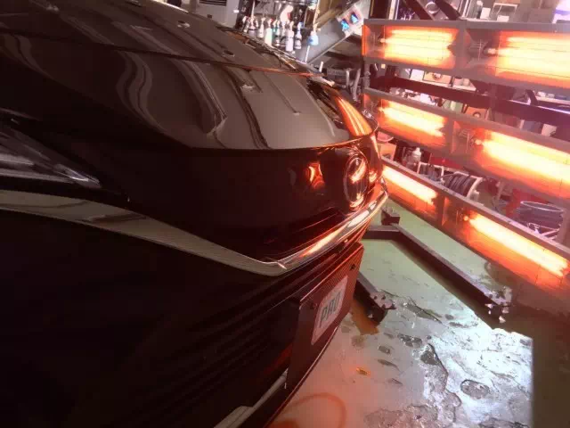 セラミックコーティング・ガラスコーティングは、施工環境によって仕上がりや耐久性に差が出やすい施工です。