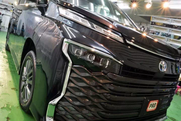 トヨタ・ヴォクシー（グリッターブラックガラスフレーク） 岩見沢市より完全2層式ガラスコーティング「SPGコートType-T（B1T1）低撥水」