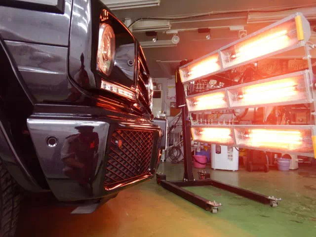 セラミックコーティング・ガラスコーティングは、施工環境によって仕上がりや耐久性に差が出やすい施工です。02