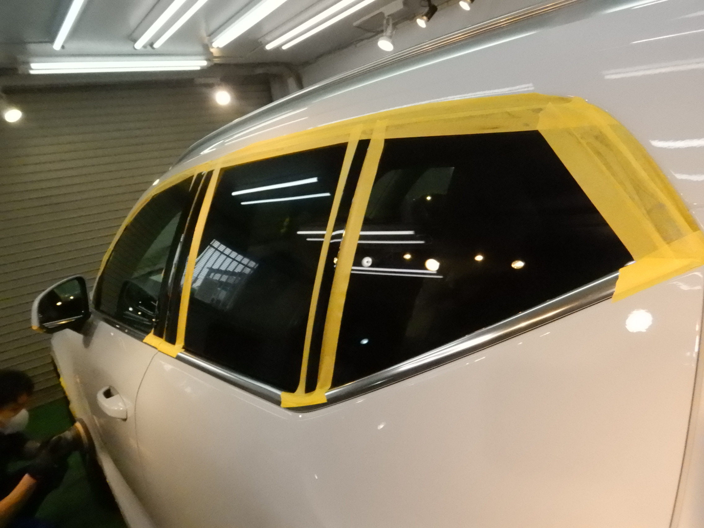 ボルボXC40 新車研磨 LEVEL2 鏡面研磨施工中