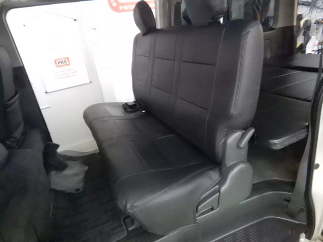 内装クリーニングとオゾン脱臭後のハイエース 清潔感のある車内空間
