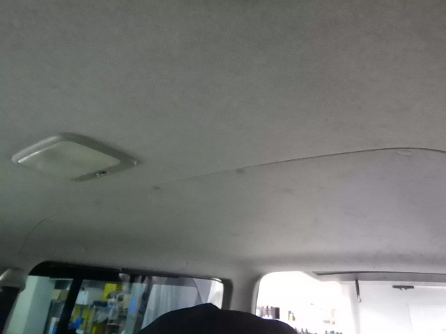 内装クリーニング前のハイエース 車内全体の使用感が見られる状態