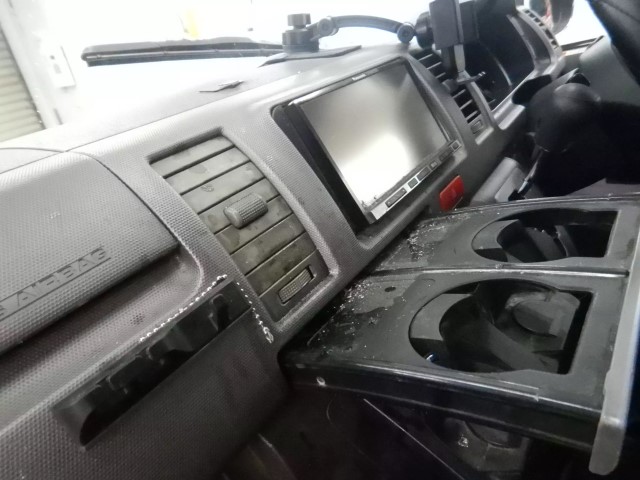 内装クリーニング前のハイエース 車内全体の使用感が見られる状態