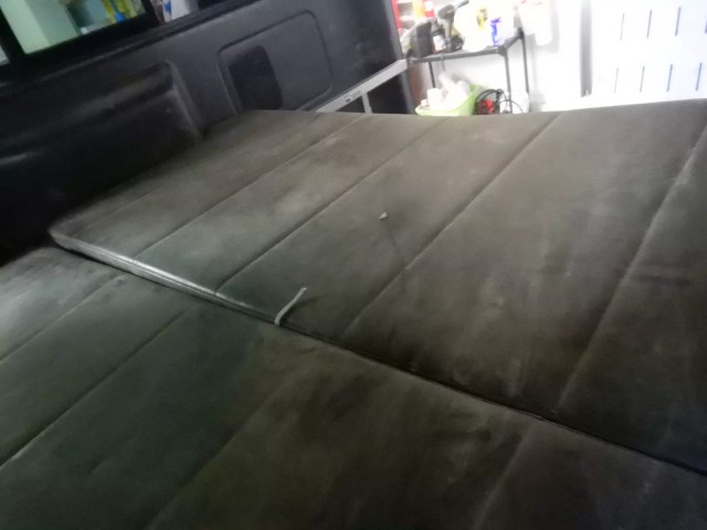 内装クリーニング前のハイエース 車内全体の使用感が見られる状態