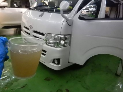 札幌市豊平区よりご入庫した走行距離27万kmのハイエース 内装クリーニング施工事例