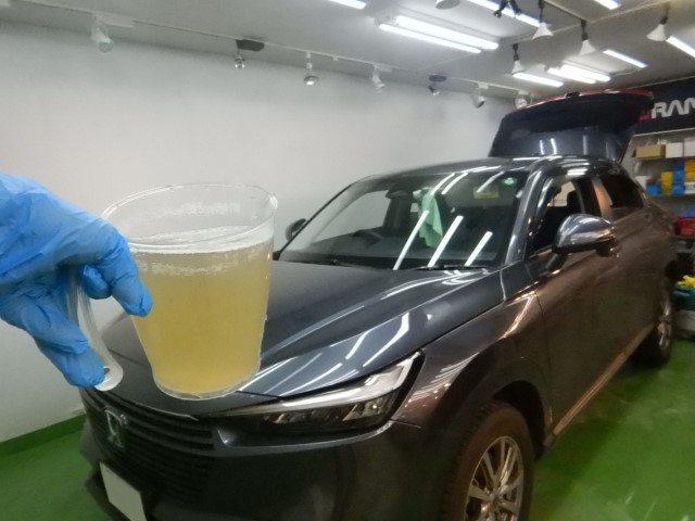 ホンダ・ヴェゼル 車内クリーニング 施工前 タバコ臭が強い室内状態 札幌