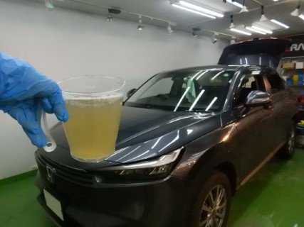 ホンダ・ヴェゼル 車内クリーニング 施工前 タバコ臭が強い室内状態 札幌