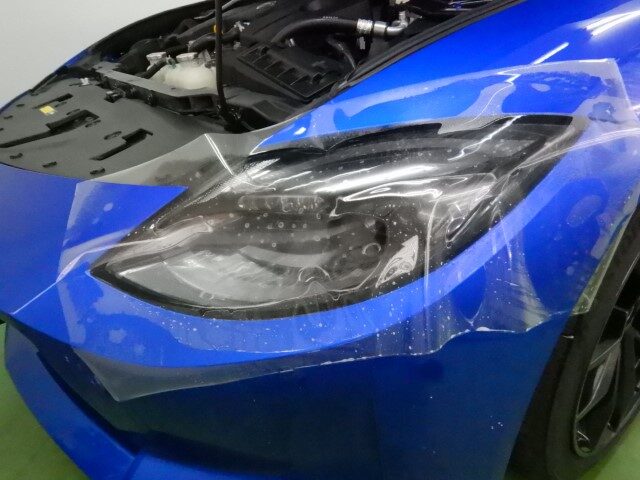 ヘッドライト PPF 透明タイプ 施工中