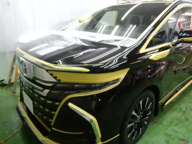 ヴェルファイア 202ブラック セラミックプロ イオン プレミアムセット施工の鏡面研磨作業、塗装キズと水ジミを取り除く下地処理