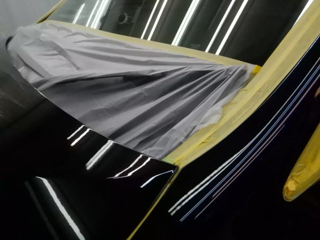 ヴェルファイア 202ブラック セラミックプロ イオン プレミアムセット施工の鏡面研磨作業、塗装キズと水ジミを取り除く下地処理