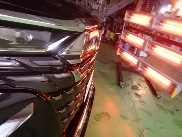 ヴェルファイア 202ブラック セラミックプロ イオン施工の焼付処理・エージング工程、ブース温度30℃で12時間管理