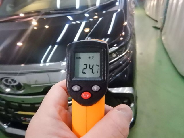 ヴェルファイア 202ブラック セラミックプロ イオン施工の焼付処理・エージング工程、ブース温度30℃で12時間管理