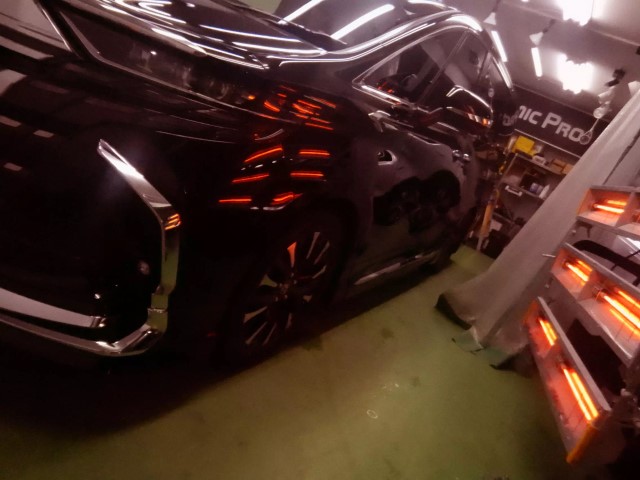 ヴェルファイア 202ブラック セラミックプロ イオン施工の焼付処理・エージング工程、ブース温度30℃で12時間管理