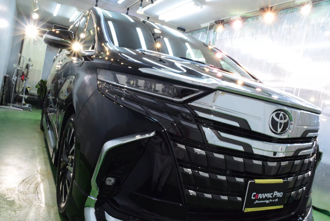 ヴェルファイア 202ブラック セラミックプロ イオン施工後のボディ全景、鏡面仕上げで光沢が映える状態