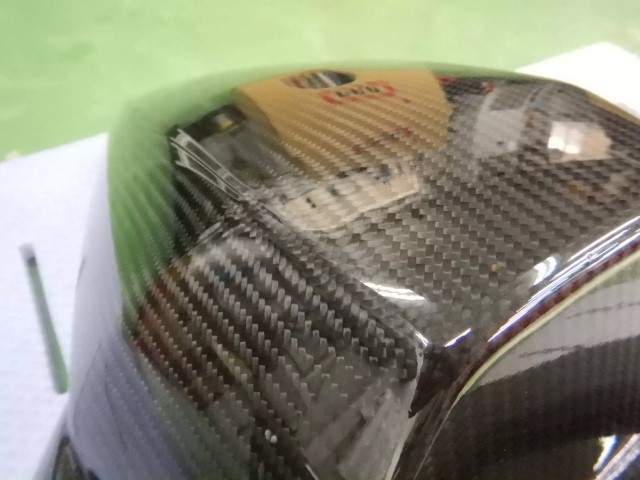 Vyrus カーボンパーツの表面状態と質感のディテール