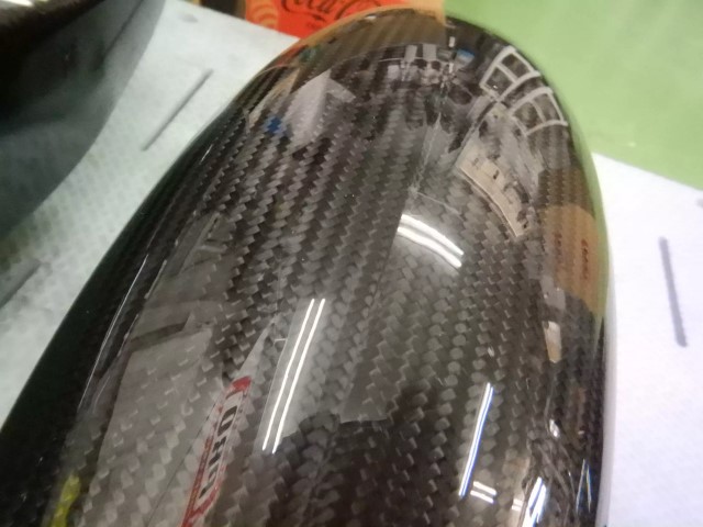 Vyrus カーボンパーツの表面状態と質感のディテール