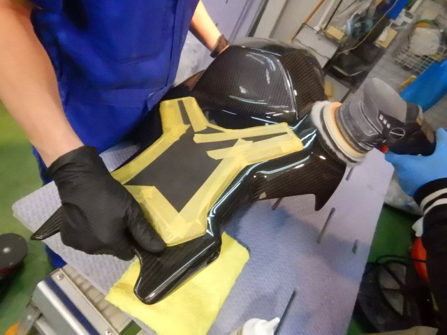 Vyrus カーボンパーツの表面状態と質感のディテール