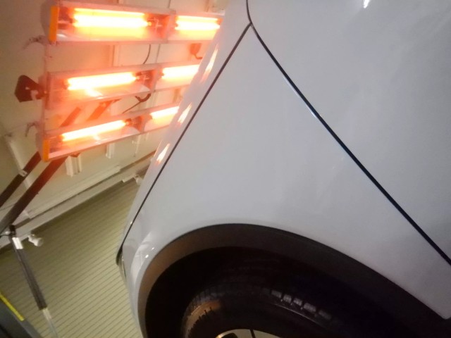 ボルボXC40 カーボンヒーター焼付処理中