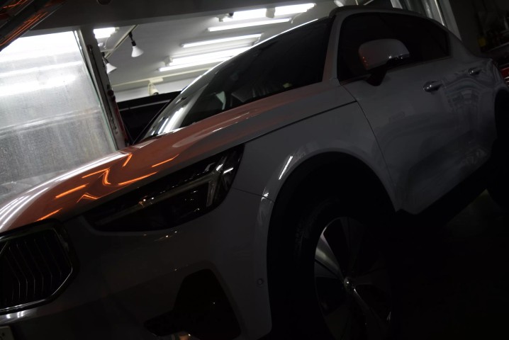 ボルボXC40 SPGコート2層目塗布施工