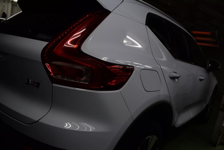 ボルボXC40 SPGコート1層目塗布施工