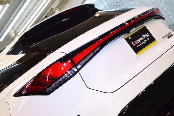 セラミックコーティング施工後のレクサスRX500h ボディの艶と反射状態（札幌施工）