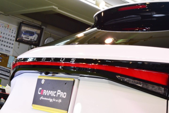 セラミックコーティング施工後のレクサスRX500h ボディの艶と反射状態（札幌施工）