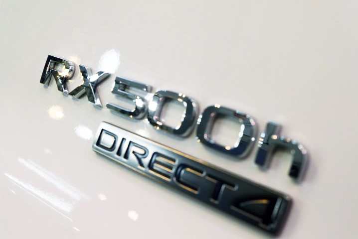 セラミックコーティング施工後のレクサスRX500h ボディの艶と反射状態（札幌施工）