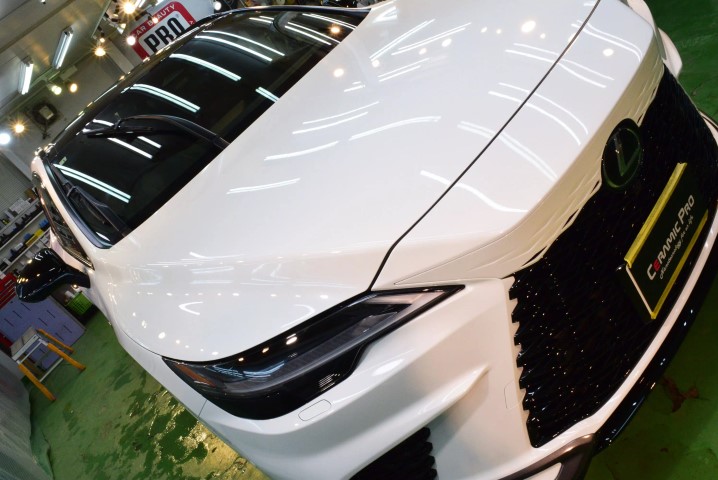 セラミックコーティング施工後のレクサスRX500h ボディの艶と反射状態（札幌施工）