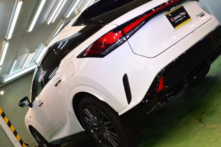 セラミックコーティング施工後のレクサスRX500h ボディの艶と反射状態（札幌施工）