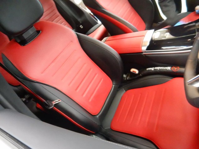 レザーの質感を維持しながら保護