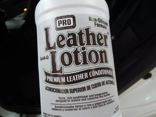 S-44-Q　LEATHER LOTION